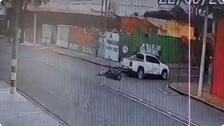 Mulher é morta em acidente envolvendo caminhonete de PM (Foto: Redes sociais/reprodução)