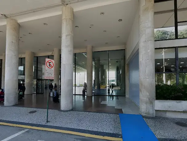 Santos Dumont suspende operações por vazamento de óleo na pista
(reprodução google street view)