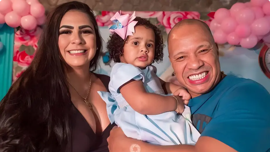 Viúva de Anderson do Molejo desabafa mais uma vez sobre briga por pensão de filha: 'sigo lutando' (Foto: Redes Sociais)