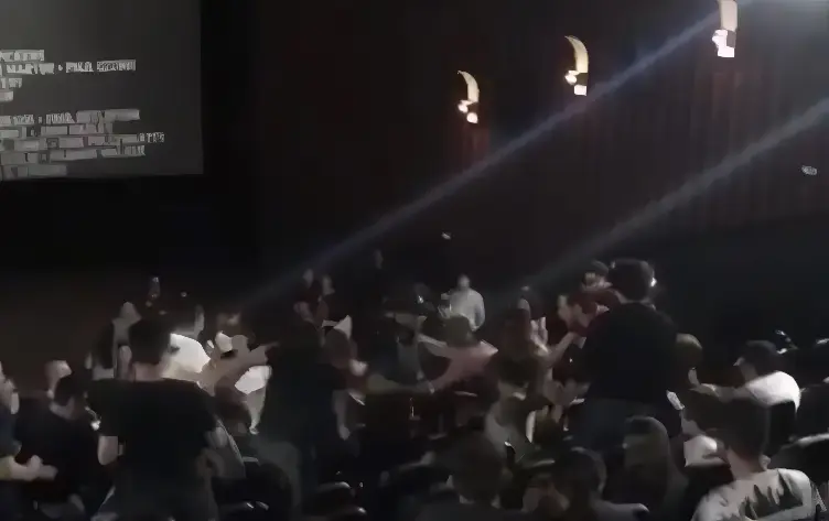 Sessão de cinema termina em briga generalizada (Foto: Divulgações Redes Sociais)