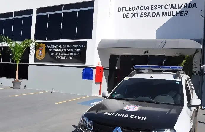 Menino de apenas 10 anos vai parar no hospital após ser queimado por sua própria mãe (Foto: Polícia Civil MT)