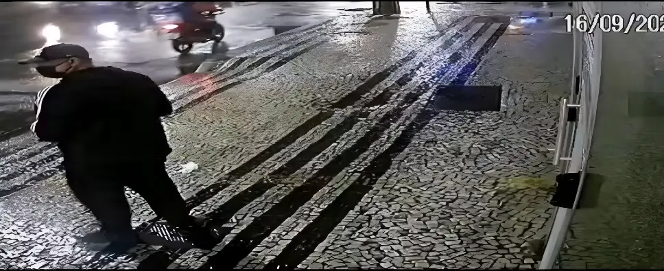 Justiça condena homem que lançou explosivo em Consulado da China por morte da mãe por Covid-19 (Foto: Reprodução Câmera de Segurança)