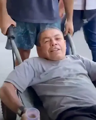 Bar cria “carrinho de mão motorizado” para levar clientes bêbados