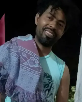 Jovem se irrita com ‘pedido’ durante bebedeira, mata amigo a pauladas e arranca os olhos da vítima