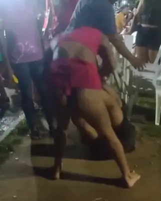 ‘Boazudas’ roubam a cena e saem no tapa durante festa. Veja o vídeo