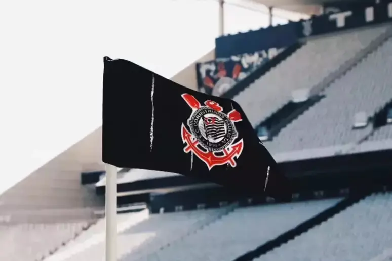 Bandeirinha de escanteio do Corinthians ( Divulgação/Corinthians) 