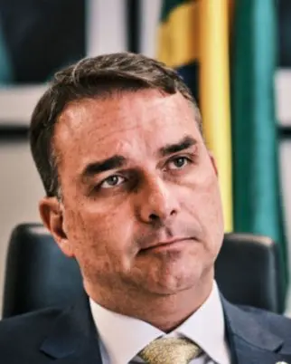 'Moraes transformou o STF num grande teatro', afirma Flávio Bolsonaro após voto de Cármen Lúcia