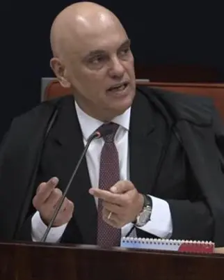Moraes cita 'milícias digitais' durante julgamento de Bolsonaro