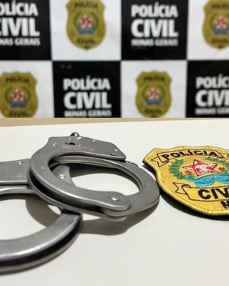 Homem é preso após usar machado e chave de rodas (Foto: Divulgação/PCMG)