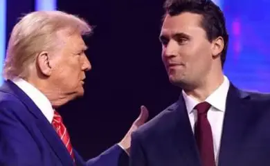 Vídeo mostra possível atirador em telhado próximo ao local em que Charlie Kirk foi baleado