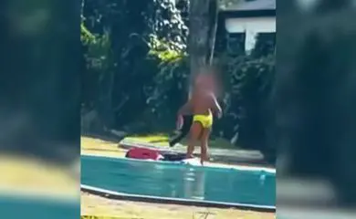 Mulher faz depilação intima em praça e 'canta' guarda municipal