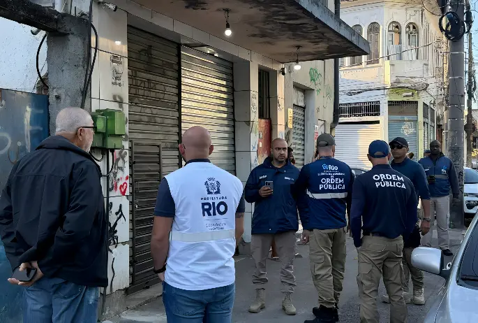 Depósito clandestino é interditado com alimentos que seriam vendidos em jogo do Brasil (Foto: Vigilância Sanitária Rio de Janeiro)