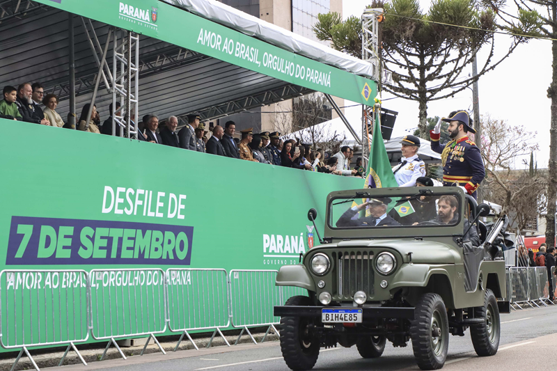 Homem é dado como desaparecido, mas na verdade foi preso durante desfile de 7 de setembro (Foto: José Fernando Ogura/SECOM Coritiba)