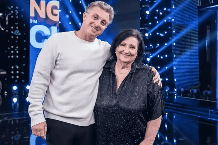 Dona Déa Lúcia se emociona em festa de Luciano Huck: ‘Me segurou para eu não desmoronar’