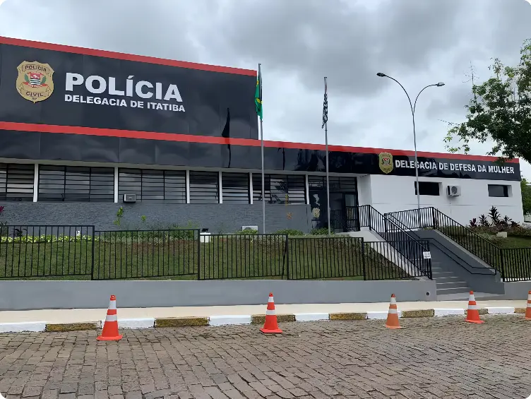 Mulher é esfaqueada por ex-companheiro em ponto de ônibus (Foto: Divulgação Polícia Civil)