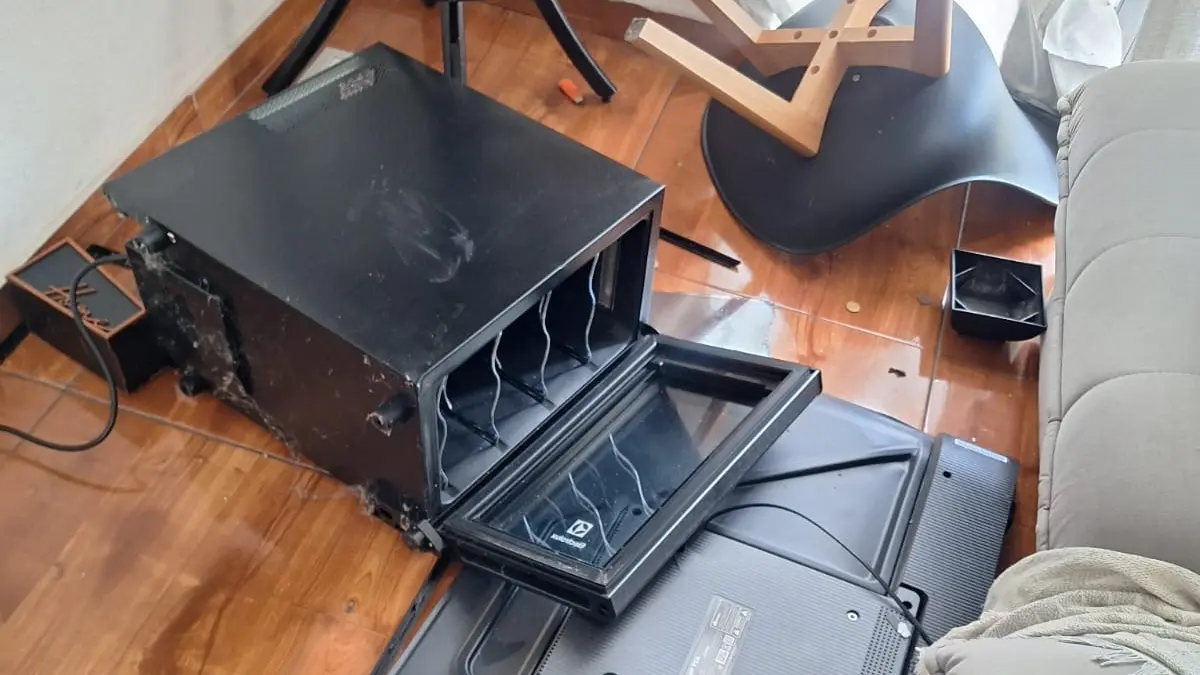 Destruição: Veja como ficou o apartamento alugado pelo policial que atirou no entregador