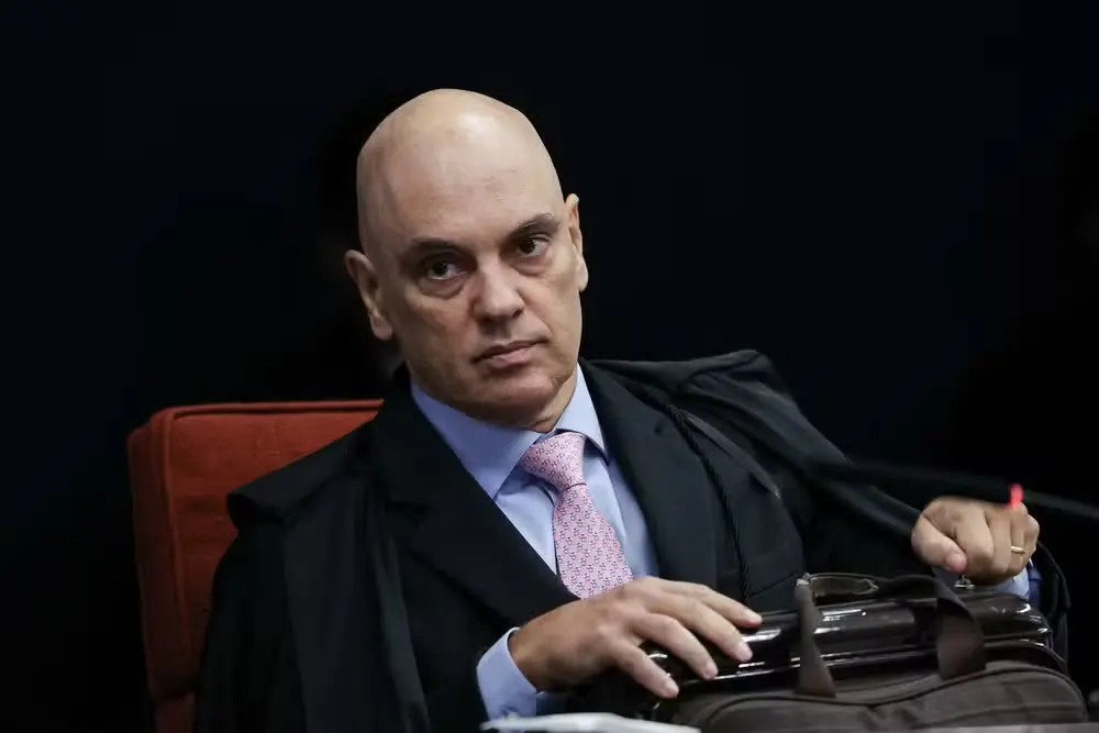 Moraes vota por condenar Bolsonaro e outros sete réus por tentativa de golpe de Estado