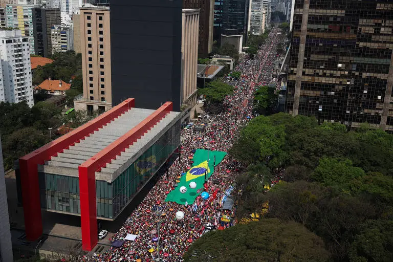 Protesto na Paulista reúne movimentos sociais contra Congresso, PEC da Blindagem e anistia