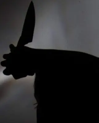 Homem procura hospital após briga com irmão e ferimento choca