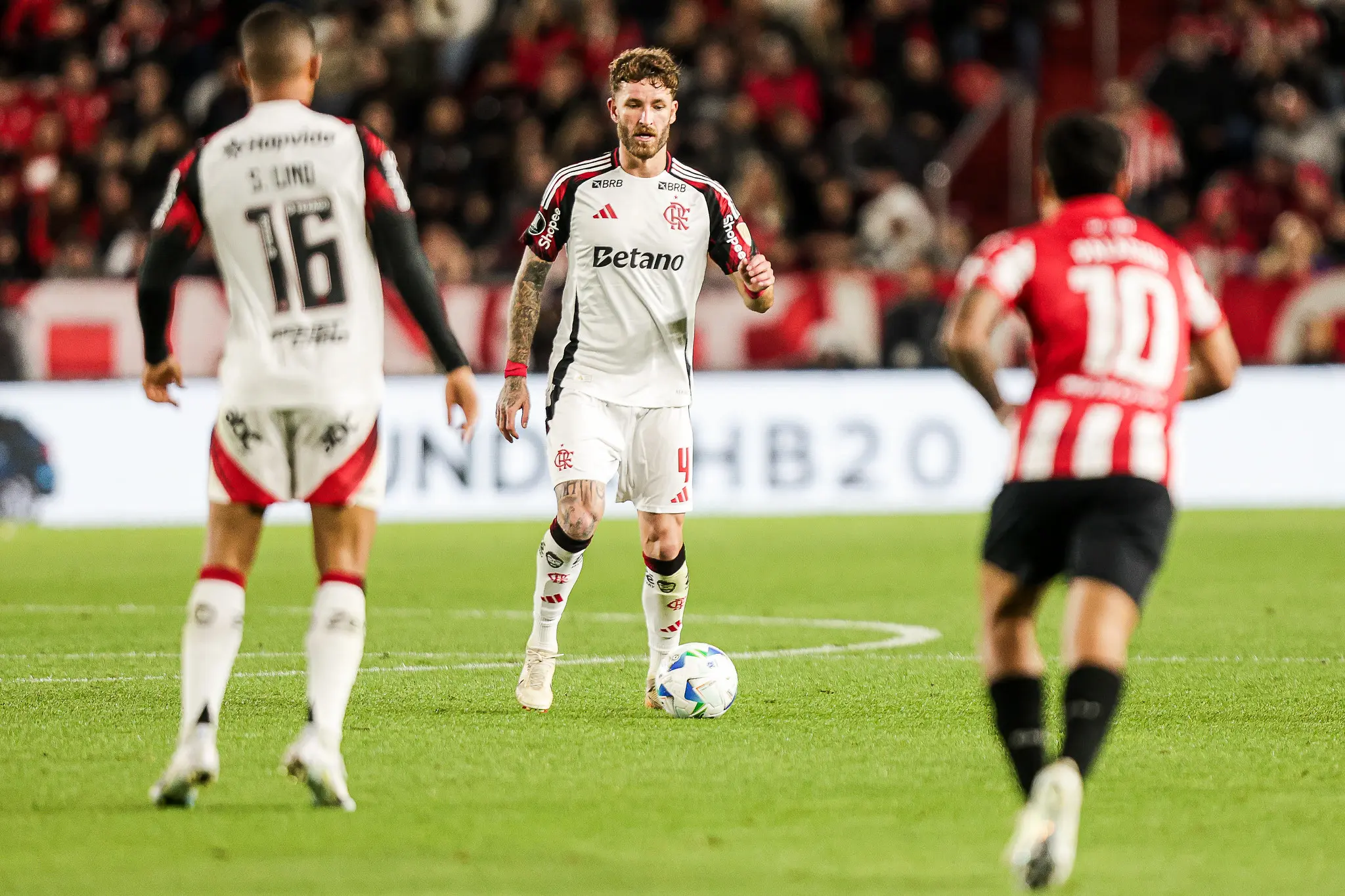Saiba o possível motivo do término entre Karoline Lima e Léo Pereira (Foto: Gilvan de Souza/Flamengo)
