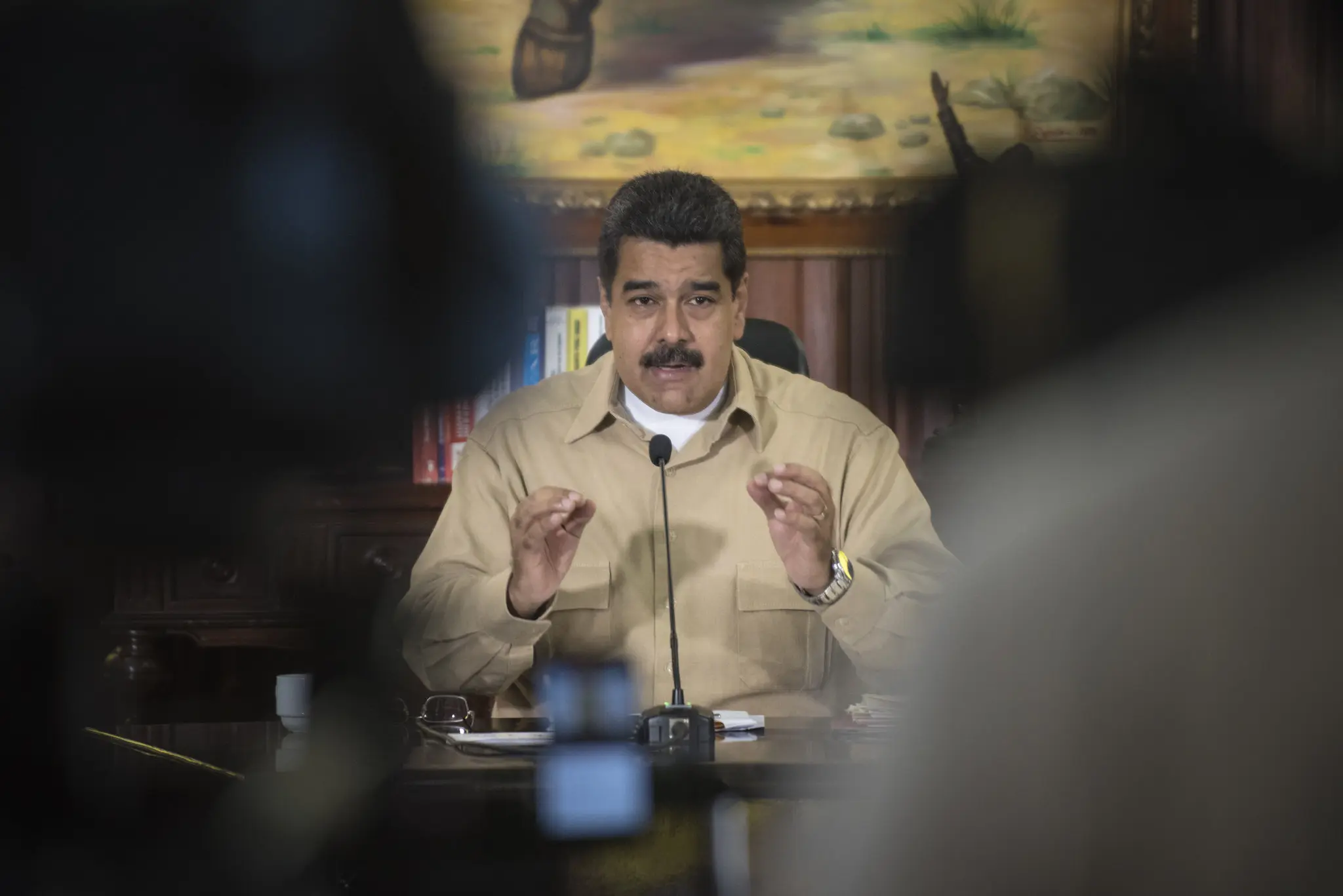 Maduro liga 'sinal de alerta' em caso de ataques dos EUA à Venezuela 