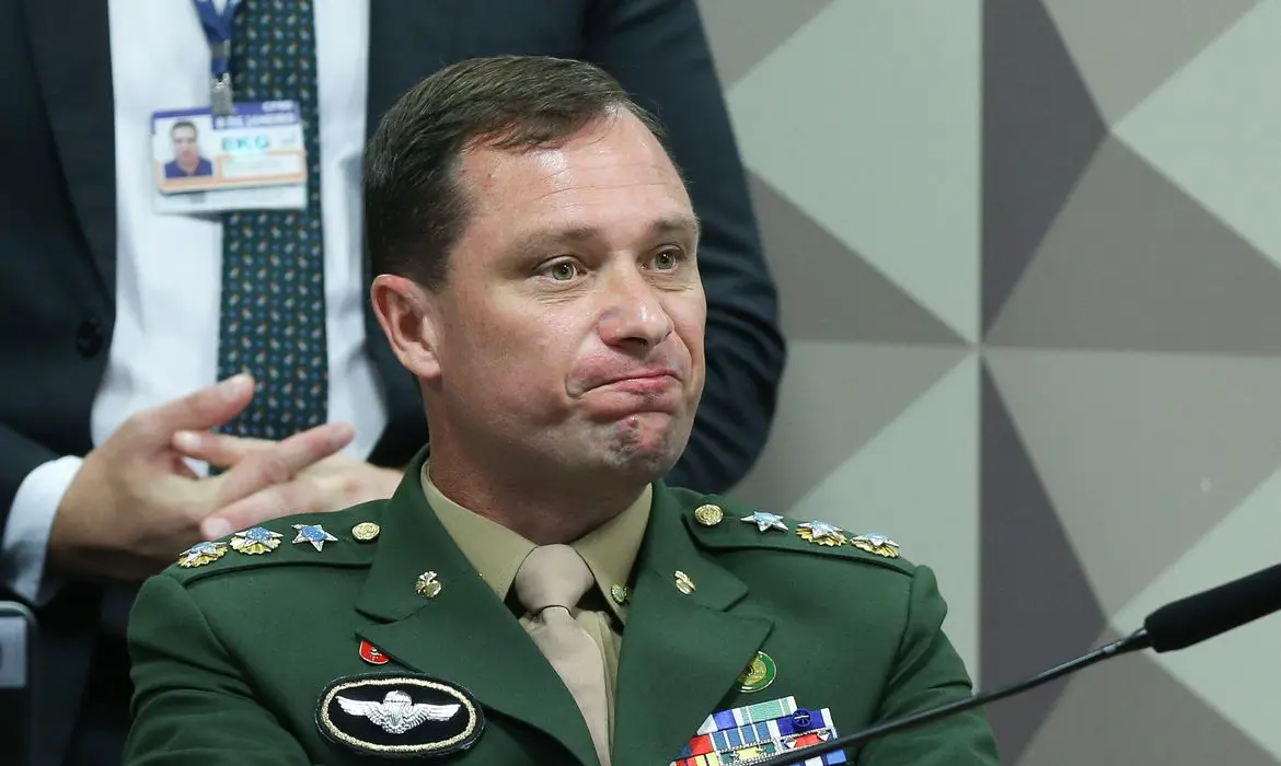 Mauro Cid retira tornozeleira eletrônica e começa a cumprir pena por trama golpista
