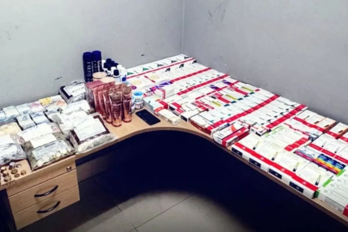 Medicamentos-e-produtos-recuperados-com-criminosos-que-roubaram-farmacia-em-Moema