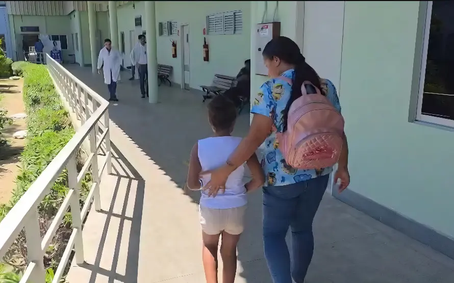 Mãe faz filha segurar ovos fervendo como forma de castigo e menina passa por cirurgias (Foto: Divulgação Polícia Civil)