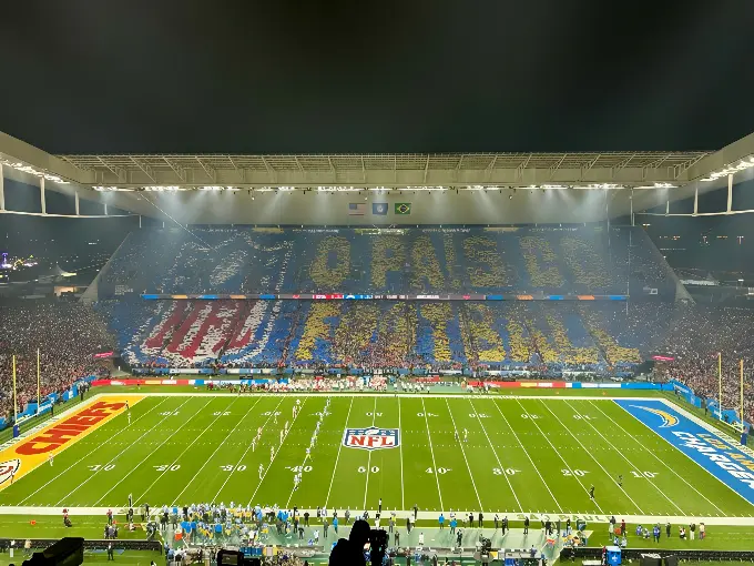 Hino dos EUA é vaiado durante jogo da NFL em SP (Foto: NFL Brasil)