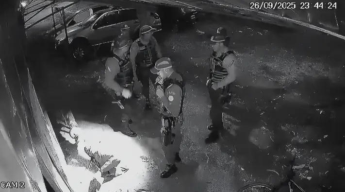 Homem tenta assaltar carros em oficina e é amarrado por populares (Foto: Reprodução PMDF)