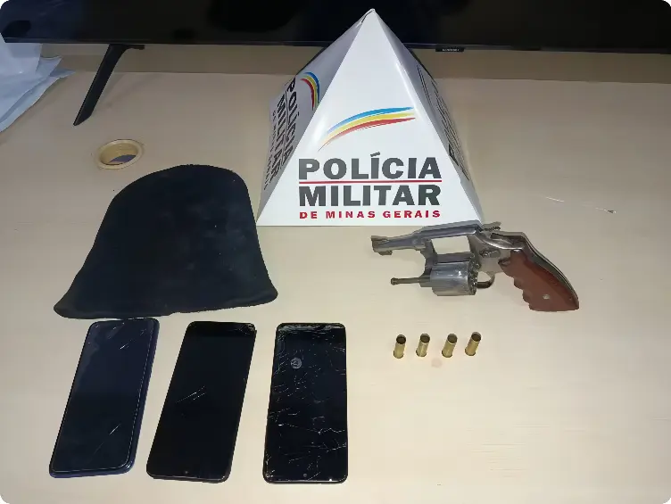 Incomodado com valor cobrado, homem efetua tiros contra motel e é preso em lugar inusitado (Foto: PM-MG)