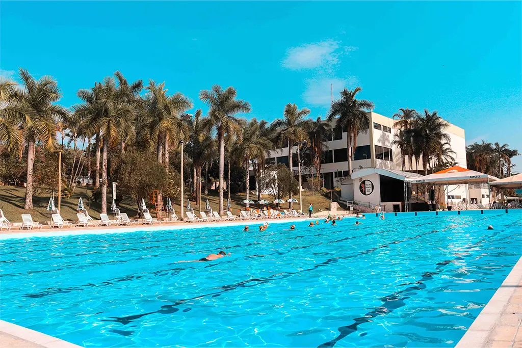 Homem passa mão em nádega de menina de 12 anos em clube e é preso (Foto: Reprodução Pica-pau Country Club)