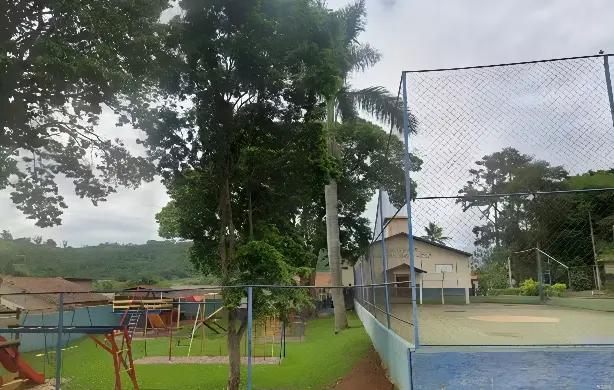 Mães brigam em frente a creche e mulher acaba esfaqueada (Foto: Reprodução)