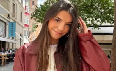 Influenciadora choca ao revelar que bebeu a própria urina na infância