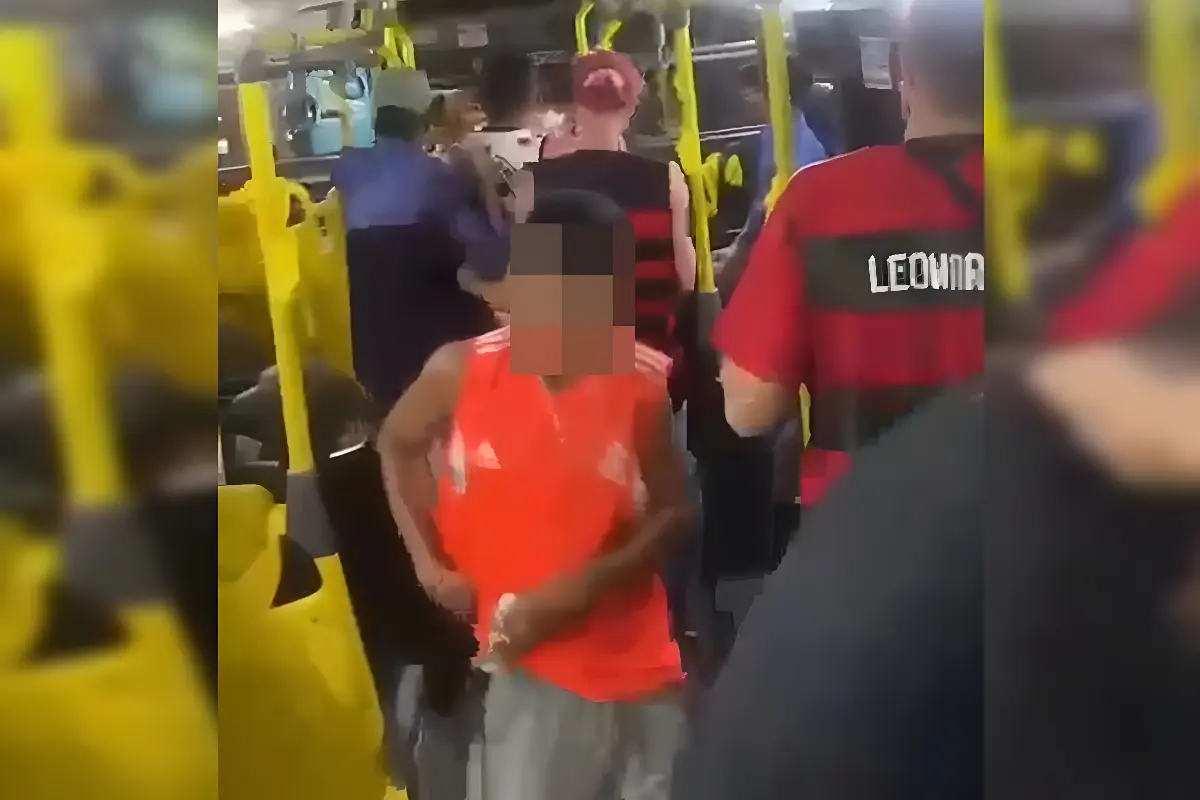 Menor foi flagrado guardando arma utilizada no ataque a torcedor do Vasco (Foto: Reprodução)