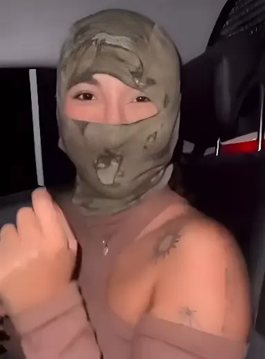 Policiais levam 'gatinhas' para dar um passeio de viatura e vídeo vaza (Foto: Reprodução/Redes Sociais)