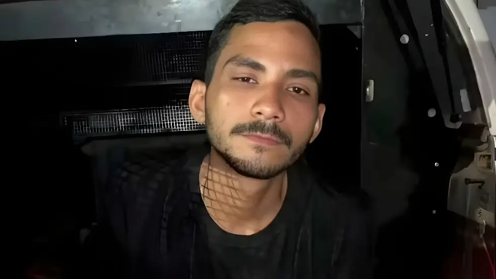 O autor do feminicídio, João Paulo Ferreira da Costa, de 24 anos, se entregou à polícia (Foto: Reprodução/TV Mirante)