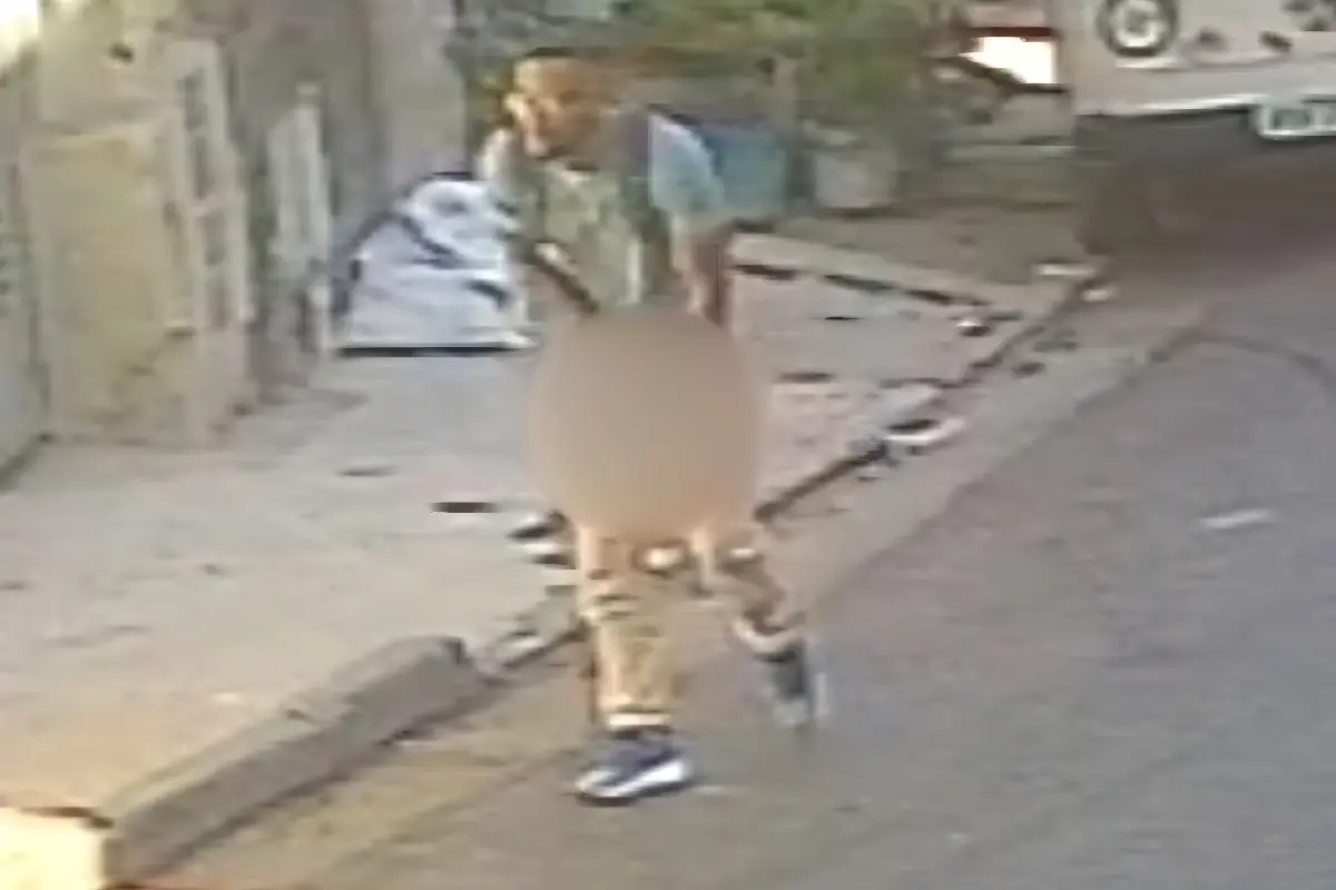 Homem se masturba enquanto persegue mulher e, horas depois, assalta clínica (Foto: Câmeras de Segurança)
