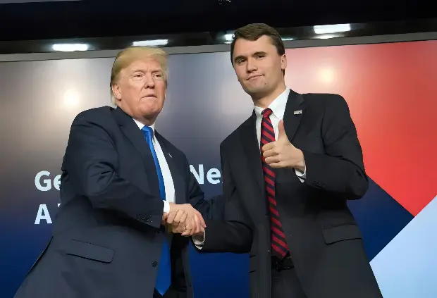 Trump e Charlie Kirk (Foto: Reprodução)
