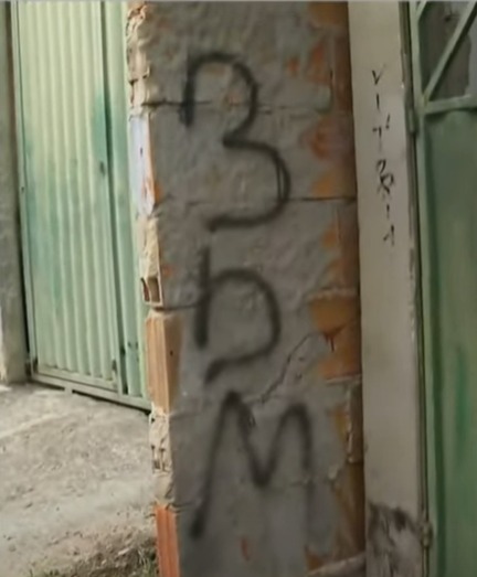 Repórter na casa onde kakay foi morto. Veja fotos(Foto: Reprodução/Alô Você)