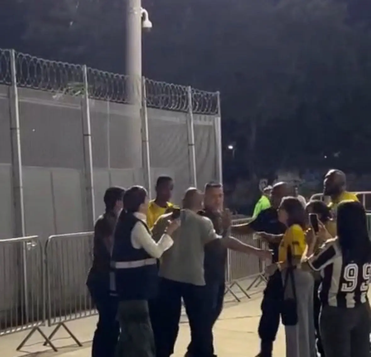 Vereadora é agredida no Estádio do Maracanã; veja vídeo
