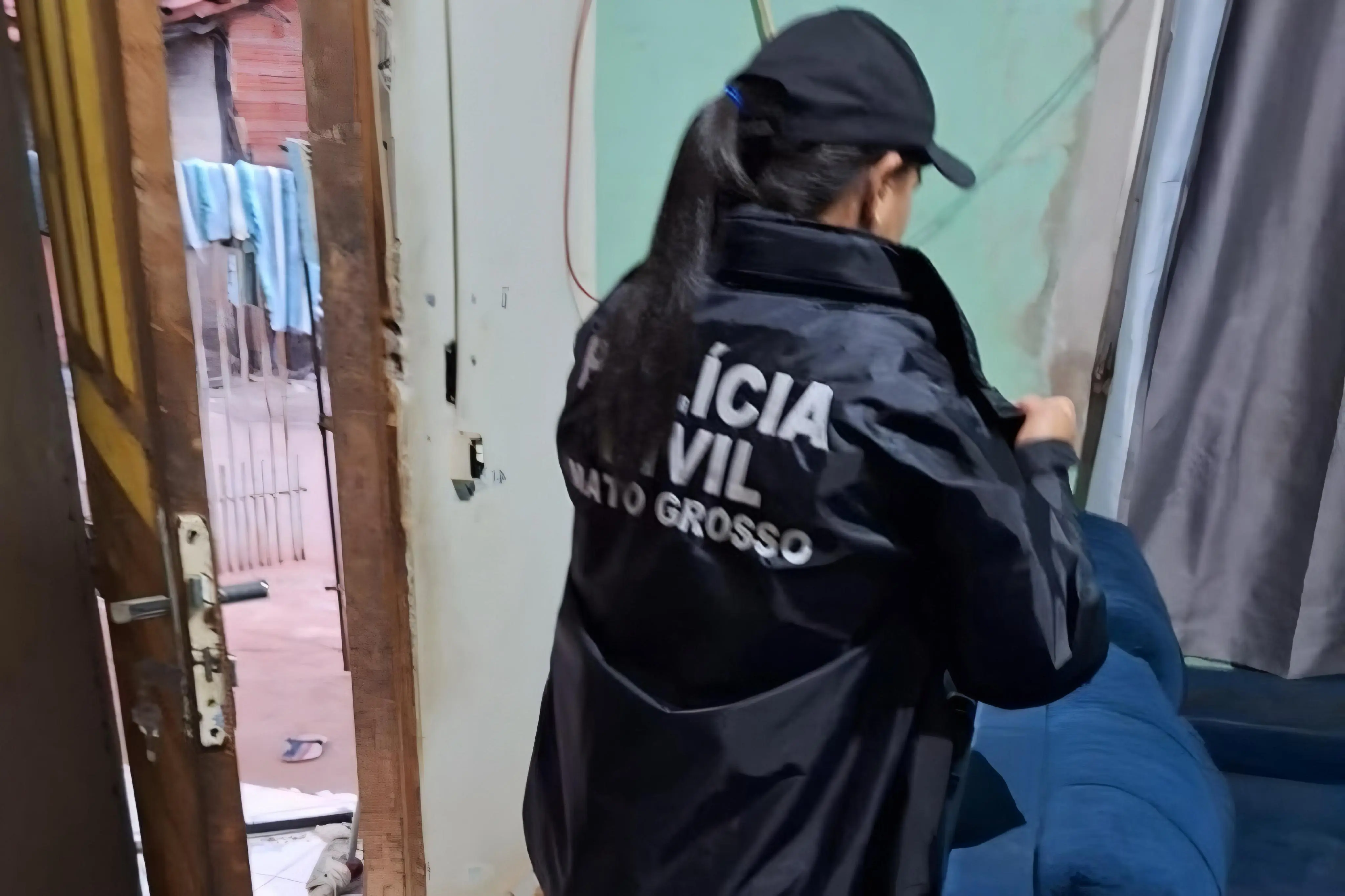 Mãe joga água fervente no filho de 10 anos durante crise de fúria (Foto: Divulgação/PCMT)