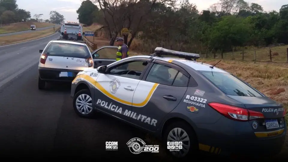 O condutor do veículo possuía antecedentes por furto, lesão corporal, falso testemunho e violência doméstica
(Foto: Divulgação/PM)