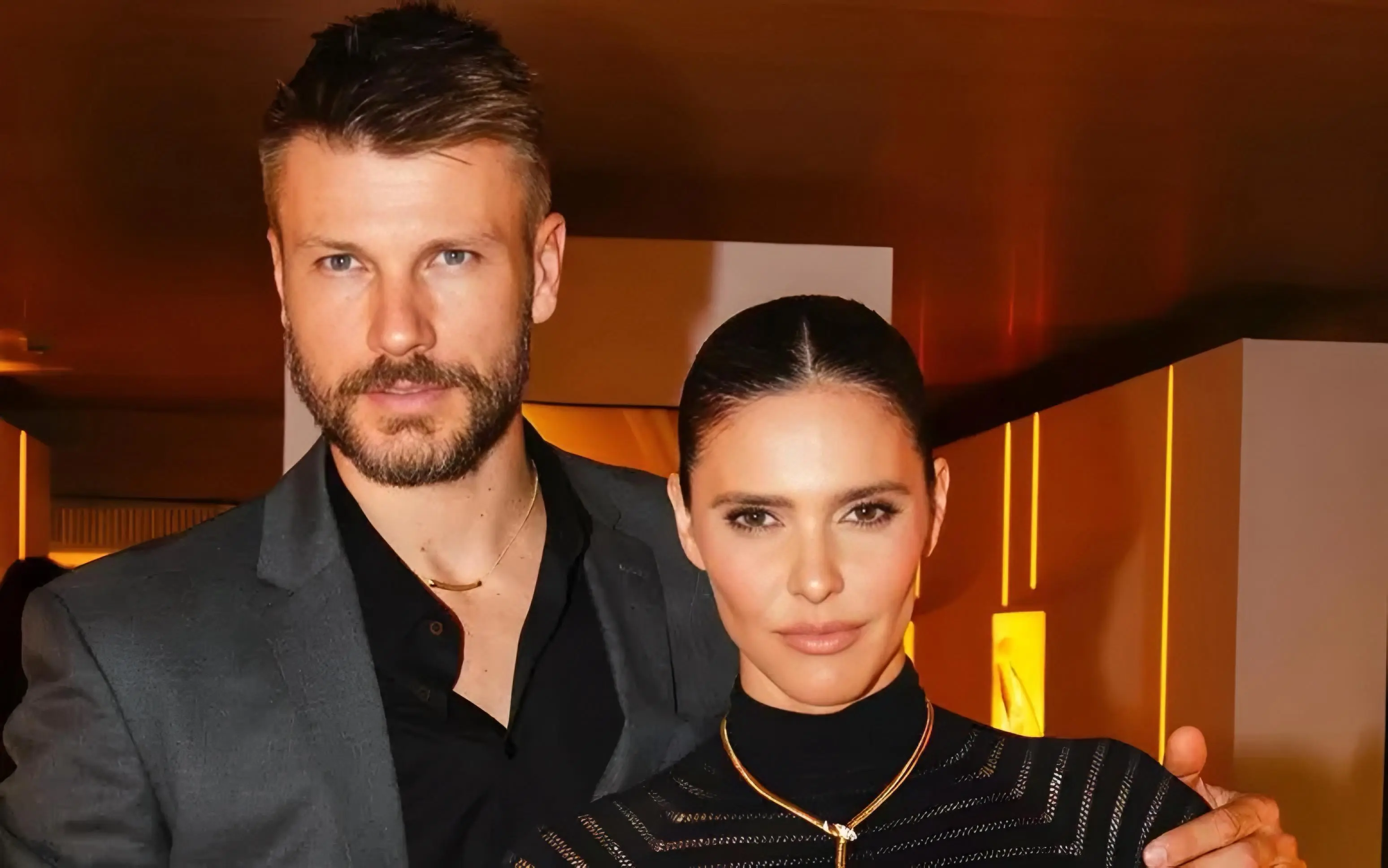 Fernanda Lima contou que Rodrigo Hilbert só a presenteou uma vez, com um castiçal feito por ele utilizando peças de ferro antigas. Foto: Reprodução/Redes sociais.