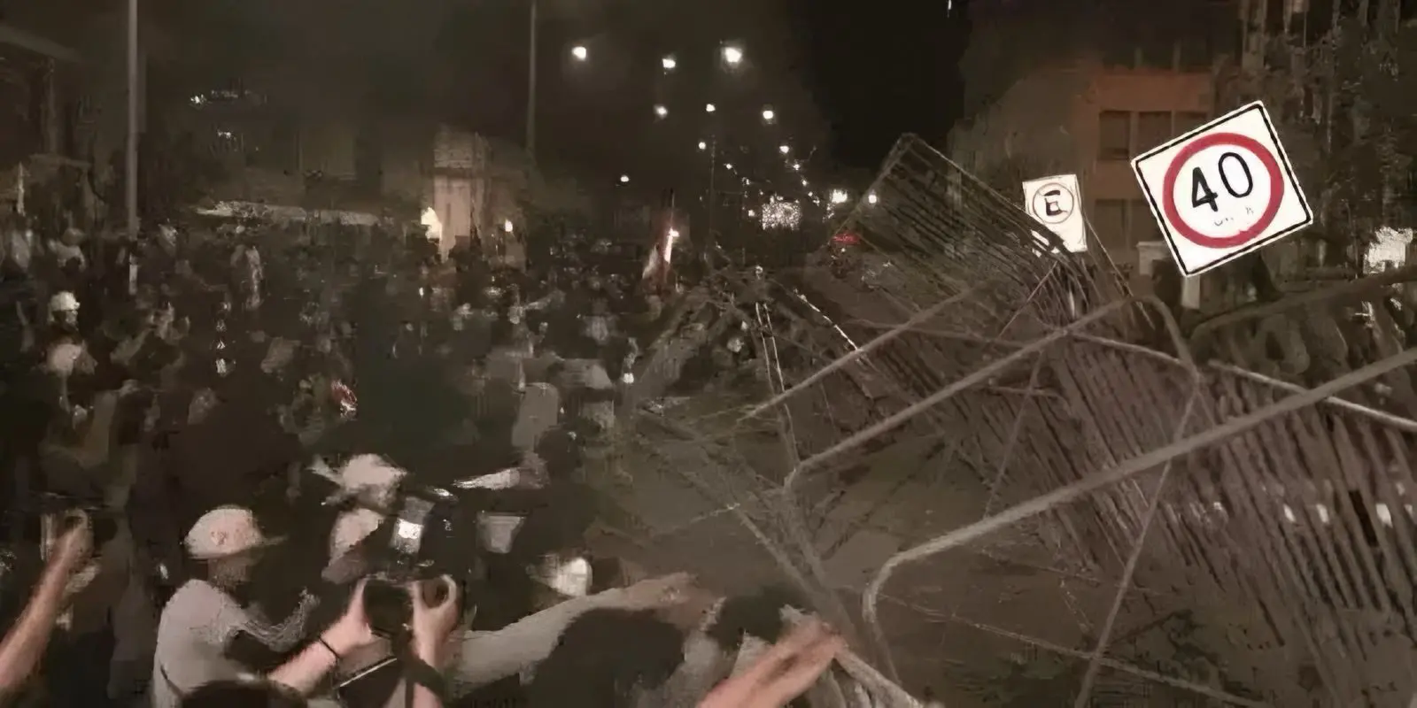 Manifesto da geração Z termina em batalha com a polícia nas ruas do Peru (Foto: reprodução/Redes sociais)