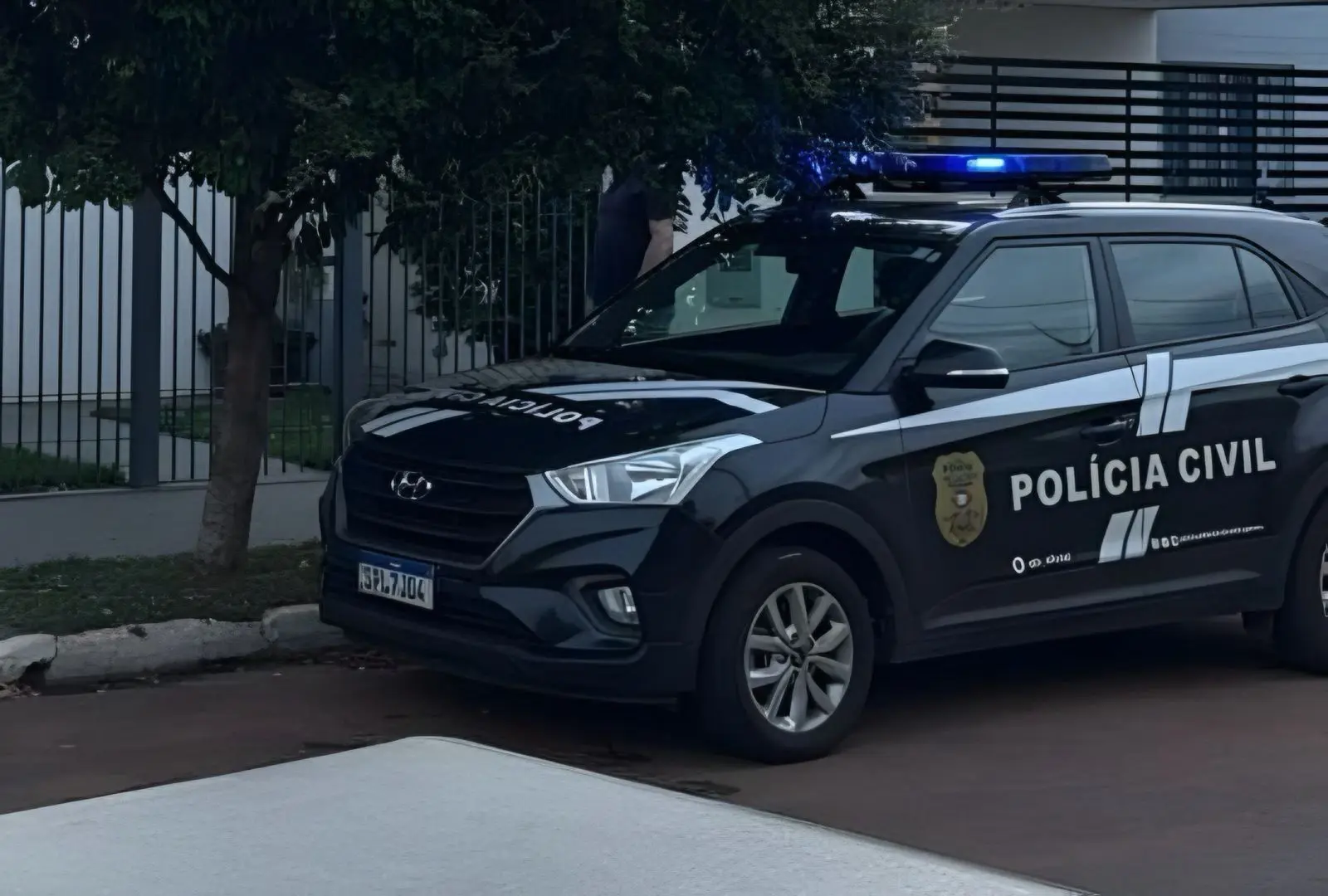 Homem é flagrado usando as mãos de pai mudo e cadeirante para se masturbar  (Foto: Divulgação/PCMT)
