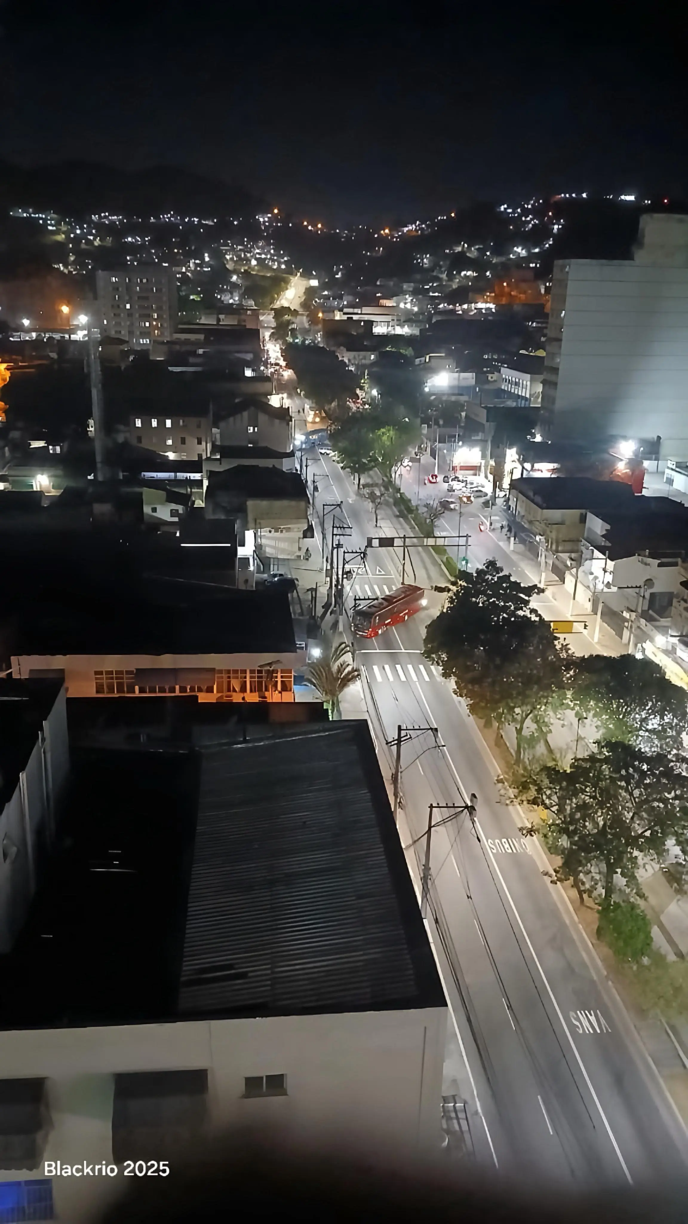 Tiroteio provoca incêndio e gera onda de protestos (Foto: Reprodução/Redes sociais)