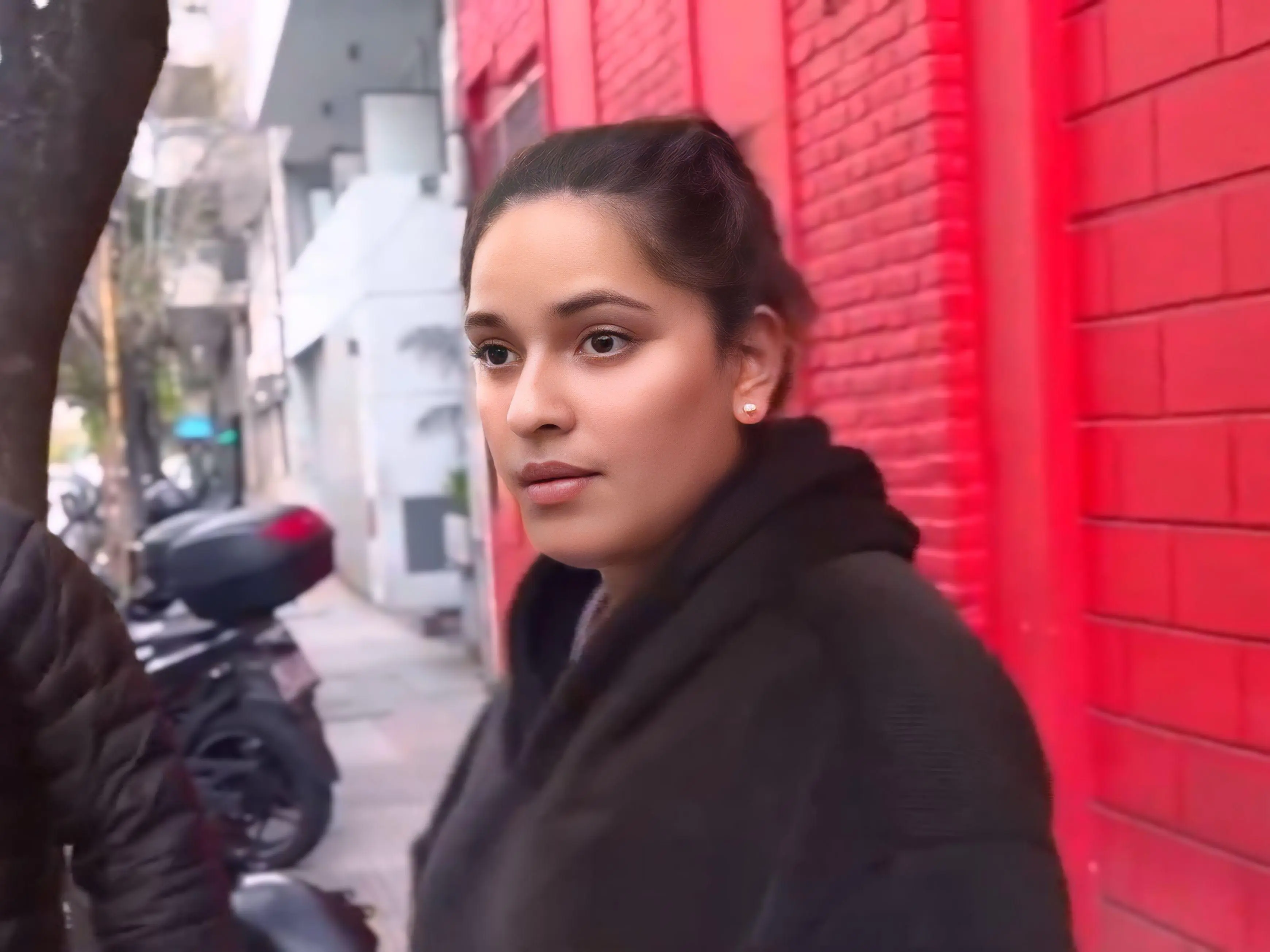 Florencia Ibáñez, suspeita de triplo homicídio foi presa em flagrante enquanto dava entrevista ao vivo na tv | Imagem-Reprodução: Imprensa LocalArgentina  