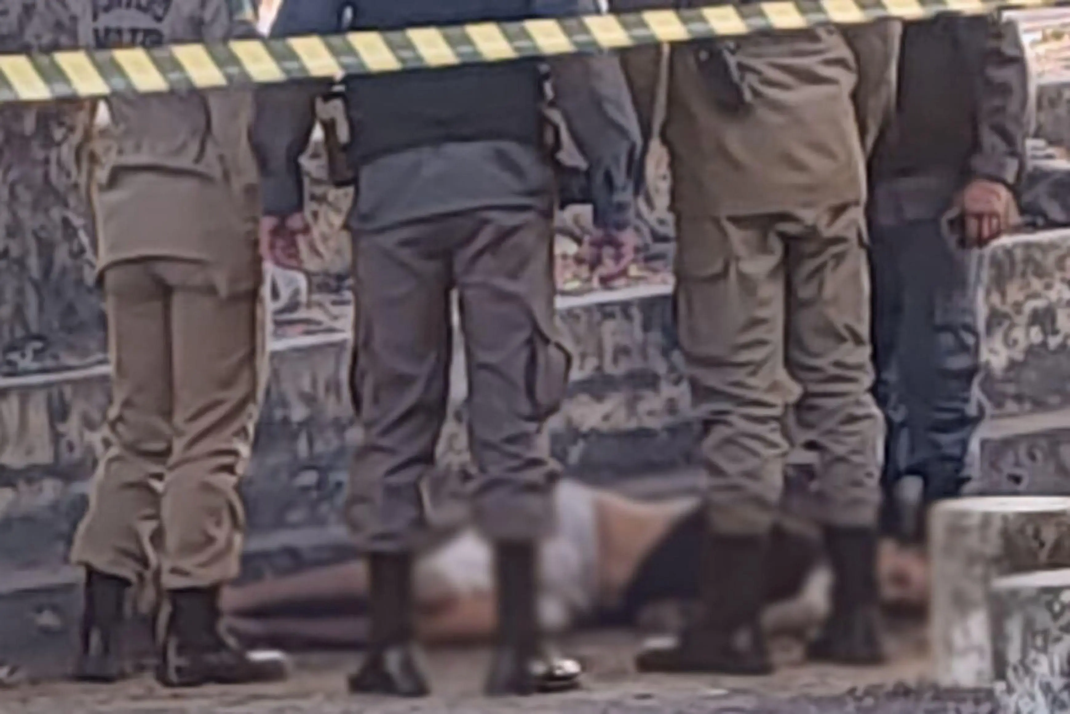 Atirador pede 'licença' e executa homem em praça pública (Foto: Reprodução)