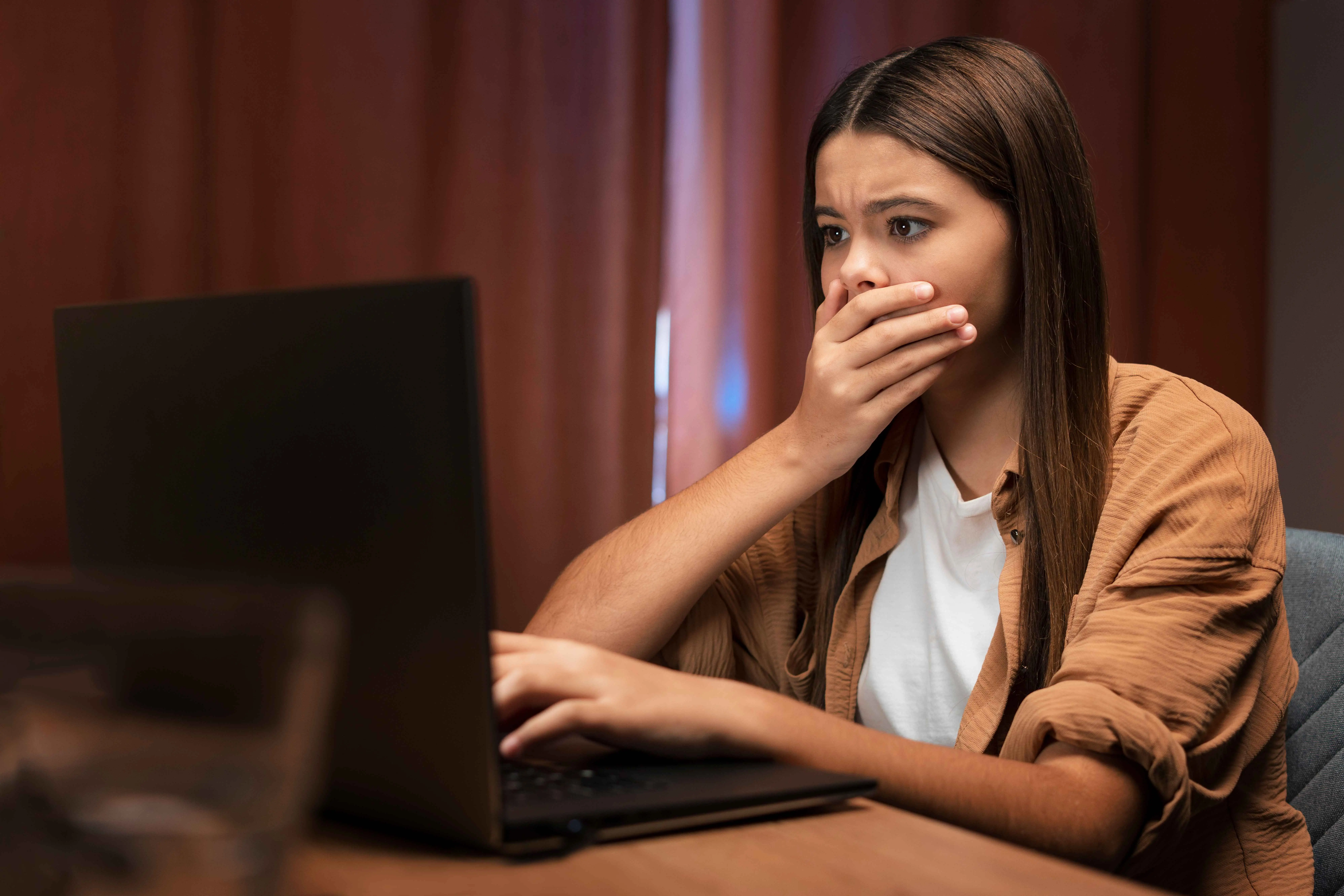 Seu chefe pode vigiar sua rotina em casa? Entenda os limites do home office (Foto: Freepik)
